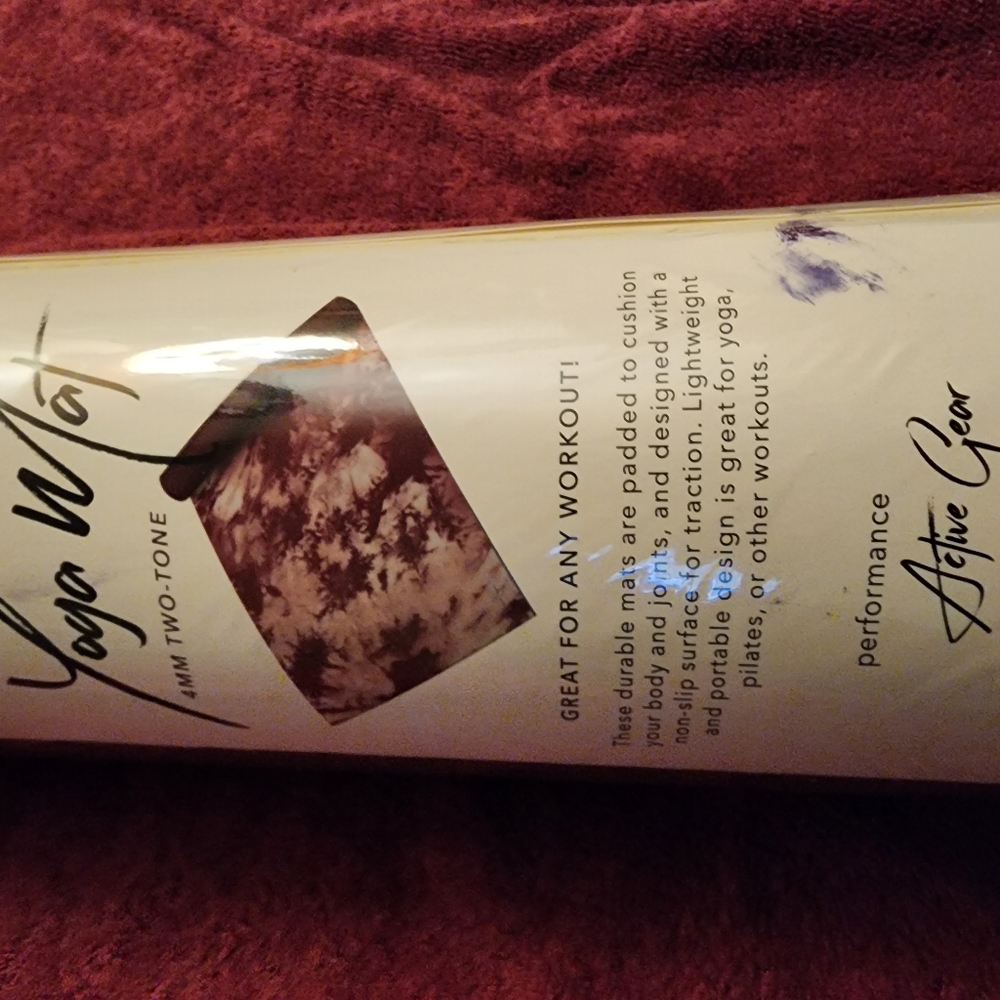 Jessica Simpson 4mm yoga mat - Picture 3 of 3